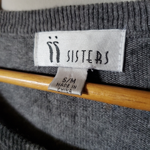 Sisters Sweater - Picture 3 of 5
